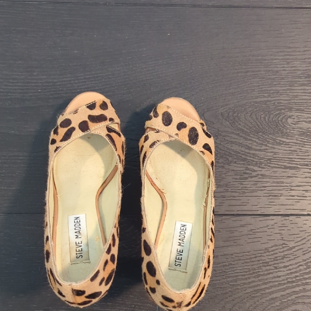 Steve Madden Tan and Black Platform Heels